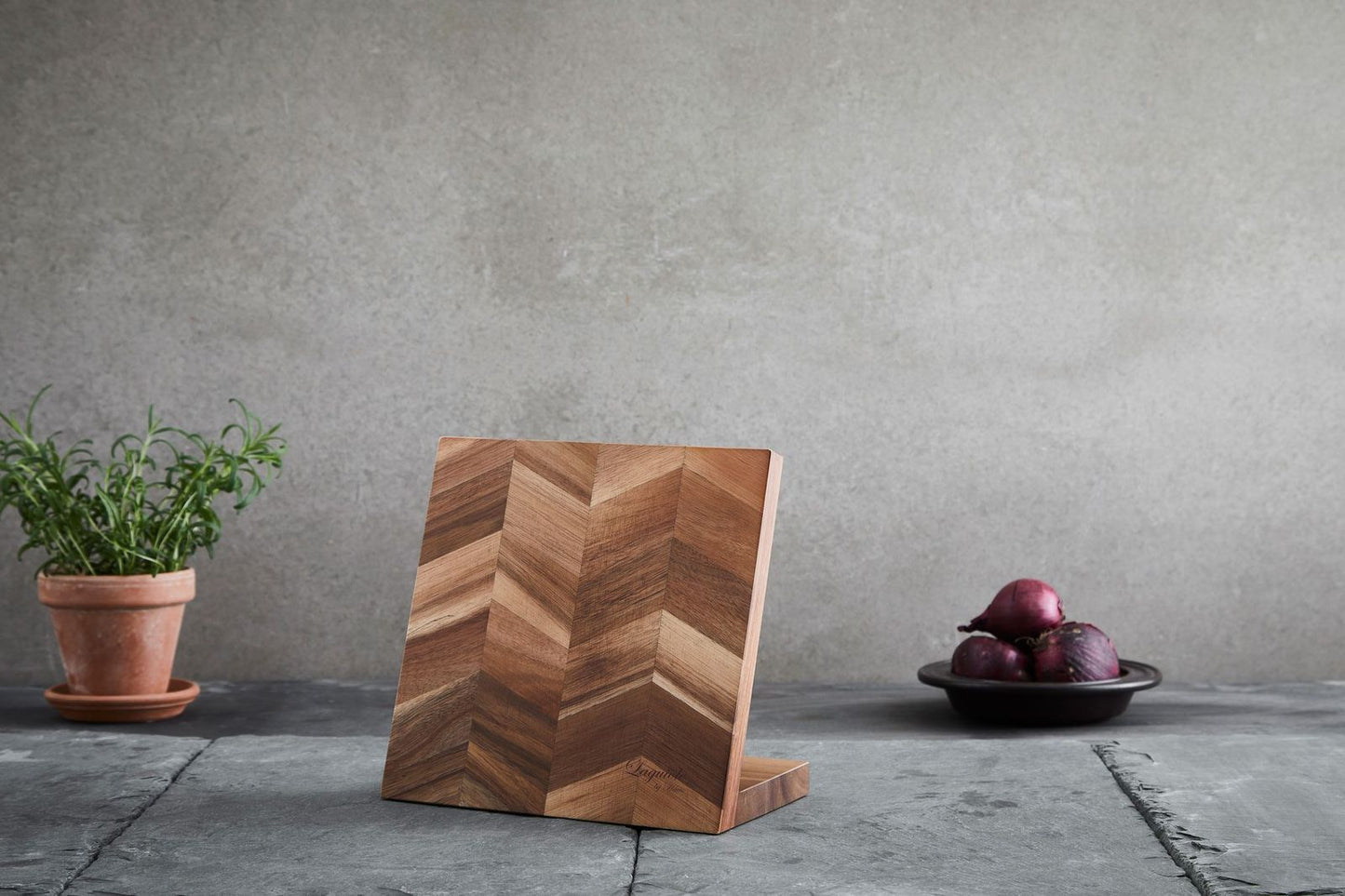 Laguiole by Hâws Magnectic knife holder 22.8x21.8x1,3 Acacia wood Herringbone style